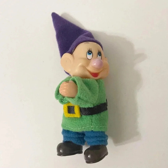 Vtg Lot of 4 Snow White  Disney Dwarf Toys Figures Doc Dopey Happy - Picture 11 of 16